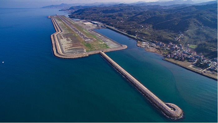 Ordu-Giresun Havalimanı, turizme katkısının yanı sıra daha önce çevre illerdeki havalimanlarını kullanmak durumunda kalan yöre halkına da ulaşımda büyük kolaylık sağladı.
