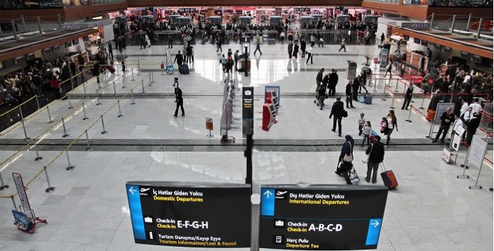 İstanbul'daki Atatürk ve Sabiha Gökçen havalimanlarını geçen yıl 89 milyon 696 bin 950 yolcu kullandı.