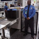 ABD’nin ardından İngiltere’de Türkiye’den bazı uçuşlarda elektronik yasağını kaldırdı