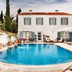 Yerli turist Alaçatı’nın yüzünü güldürecek