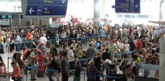 Antalya paket tur pazarında yılın ilk lideri kim?