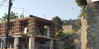 Assos’ta projeye aykırı yapılan otel mühürlendi