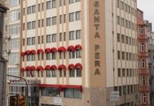 Pera’da satılık otel!