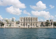 Dolmabahçe Sarayı’ndaki gişe memuru coronavirus’ten mi öldü?