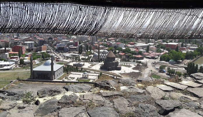 Kars Gezi Rehberi: Taşlar Arasında Saklı Tarihi Keşfetmek