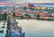 Konunun meraklılarına altın değerinde tavsiyelerle Çek Cumhuriyeti gezi rehberi Prag Karl Köprüsü