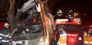 Gezi otobüsü kaza yaptı: Ölü ve yaralılar var!