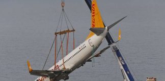 Pistten çıkan uçak vinç yardımıyla kurtarıldı