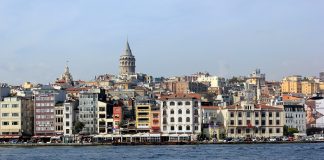 Karaköy’ün cazibesi artıyor; yatırımcılardan dernek atağı