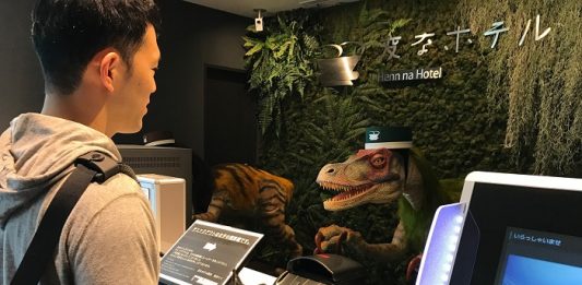 Japonya’daki Harikalar Diyarında tüm çalışanları robot olan sıra dışı bir otel Henn-na Hotel