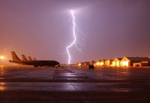 Pegasus uçağına yıldırım düştü! İstanbul Havalimanı'nda Yıldırım Düştü: 2 Kişi Hastaneye Nakledildi