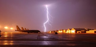 Pegasus uçağına yıldırım düştü! İstanbul Havalimanı'nda Yıldırım Düştü: 2 Kişi Hastaneye Nakledildi