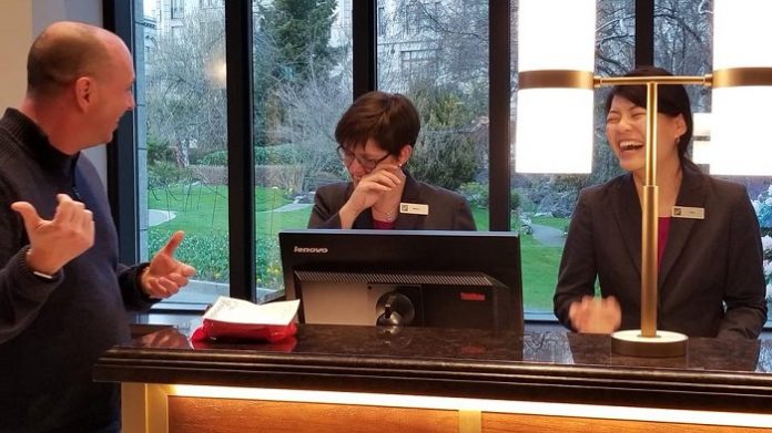 martı nick burchill otel