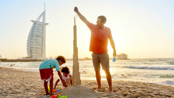 Dubai sahil çocuk