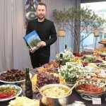 Şef Ömür Akkor ile Komili Lezzet Seyahatnamesi