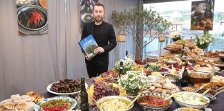 Şef Ömür Akkor ile Komili Lezzet Seyahatnamesi