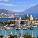 Taksiciler ‘Uberci’ diye seyahat acentasının aracına saldırdı!