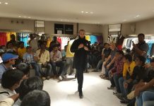 Hintli turistlere özel defile