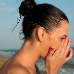 Tatilde gözleri tehdit eden 6 alışkanlık!