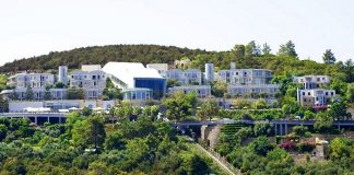 Şaban Kayıkçı, Bodrum Kervansaray Otel’inin yeni sahibi oldu Bodrum Kervansaray Otel, Asya Gaz’ın sahibi ve iş adamı Şaban Kayıkçı tarafından alındı. Kayıkçı otelin adını Duja olarak değiştirdi.