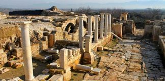 Tripolis Antik Kenti’nde 2 bin yıllık sokak bulundu