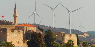 Çeşme’de RES’ler tatilcileri çileden çıkardı!