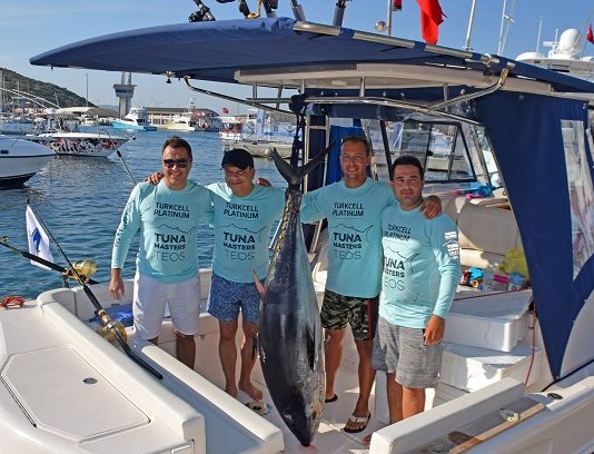 Tuna Masters Teos’ta ilk günün galibi Bülent Akgerman ekibi