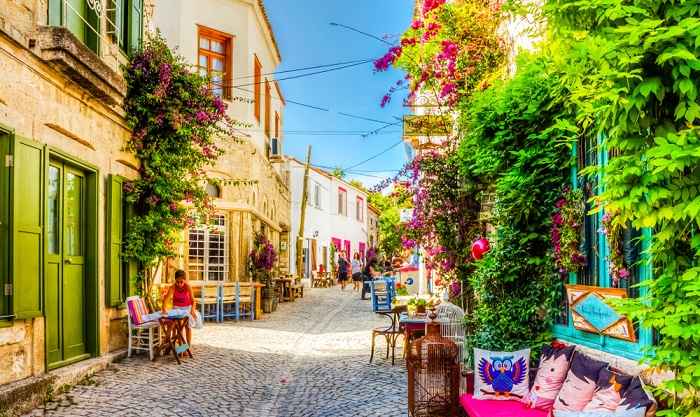  Çeşme, Alaçatı. Ege'nin Altın Rotaları: Henüz Keşfetmedikleriniz İçin 6 Öneri!