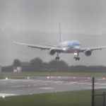 İngiltere’deki Bristol Havaalanı, korku dolu bir inişe ev sahipliği yaptı