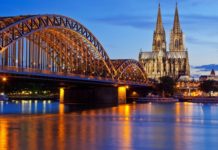 Almanya’da oteller kapalı, mağazalar ve okullar kademeli olarak açılıyor kozmopolit, hoşgörülü şehrin sakinlerinin çoğu için seks yeni dindir