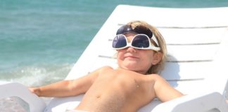 Bebek ve çocuklar deniz veya havuza ne zaman/nasıl girmeli?