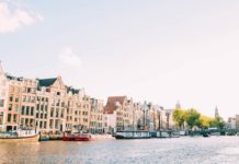 Yolcu gemilerinin şehrin merkezine demirlemesini yasakladı Yolcu gemilerinin şehrin merkezine demirlemesini yasakladı