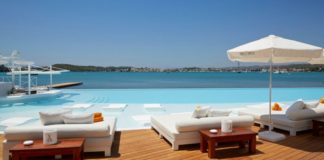 Ünlü mekanda dudak uçuklatan şezlong ücreti