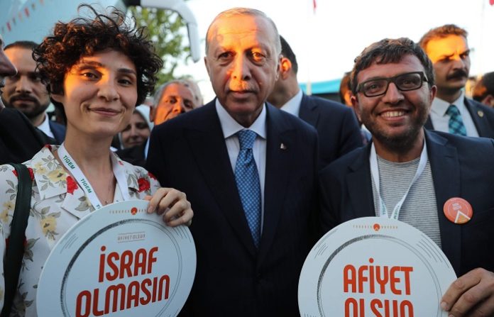 turuncu bayrak - Recep Tayyip Erdoğan