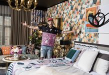 Y-kuşağı için oda stili ücretsiz hizmetlerden daha önemli So Extra So Chic kelimenin tam anlamıyla ortadan ikiye bölünmüş ve yarısı süper maksimalist ve yarısı süper minimalist bir oda.