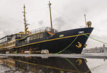 Yüzen etkinlik mekanı: Le Vapeur Magique