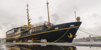 Yüzen etkinlik mekanı: Le Vapeur Magique