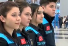 Pasaport polisleri’nin yeni kıyafetlerinde “Turkey” yerine “Türkiye”