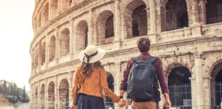 Evli olmayan çiftler için seyahat kısıtlamasını kaldırıyor