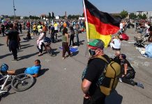 “Alman tatilciler hediyelik olarak koronavirüs getiriyor”