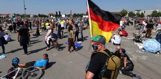 “Alman tatilciler hediyelik olarak koronavirüs getiriyor”