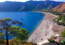 Adrasan’da Yol ve Sahil Bandına Park Yasağı Getirildi