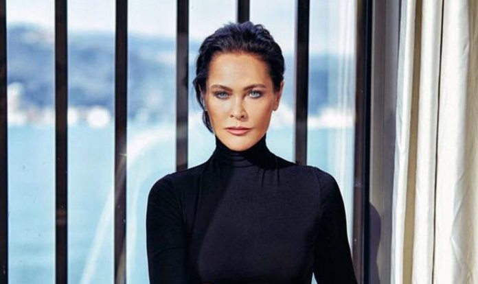 Hülya Avşar1