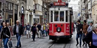 Beyoğlu Eğlence Yerleri Derneği’nden çağrı: Ayakta kalacak gücümüz yok!