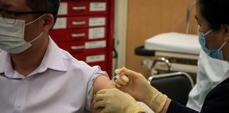 Ruslar için yurt dışı aşı turları başlattılar