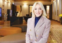 Turizm bakanının eşi paylaştı