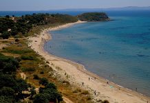 Troya Savaşı’nın yapıldığı Papaz Plajı’ndan yasa dışı kum alındı Çanakkale’nin güzide alanlarından olan, denizi ve plajı ile göz dolduran, Papaz Plajı