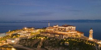 Yassıada’ya inşa edilen 125 odalı otel kapılarını açtı Yassıada'nın işletmesi Albayrak Grubu'na verildi