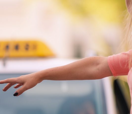 Havalimanına Giderken Taksi Sokakta Değil, Uygulamadan Çağrılıyor stanbul'daki Taksicilere Karşı Yoğun Şikayetler: Yol ve Yolcu Seçme Başı Çekiyor