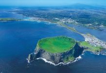 Jeju Adası’nda 38 Turist Kayboldu Güney Kore'nin Jeju Adası'na gelen 38 Vietnamlı turist ortadan kayboldu